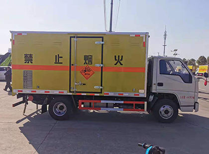 苏尼特左爆破器材运输车